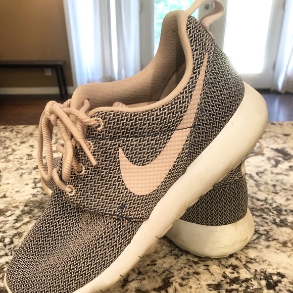 Nike Tennis Shoes - Picture 2 of 2